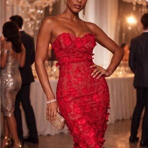 Elie Tahari Strapless Red Floral Appliqué Sheath Dress